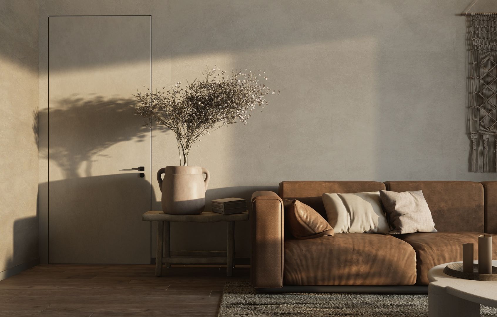 Varmt dämpat vardagsrumsljus över beige väggar och brun soffa